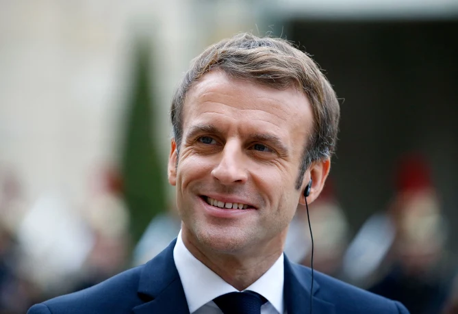 Paramount apela a Macron para convencer a Warner a ignorar a Netflix e aceitar sua oferta